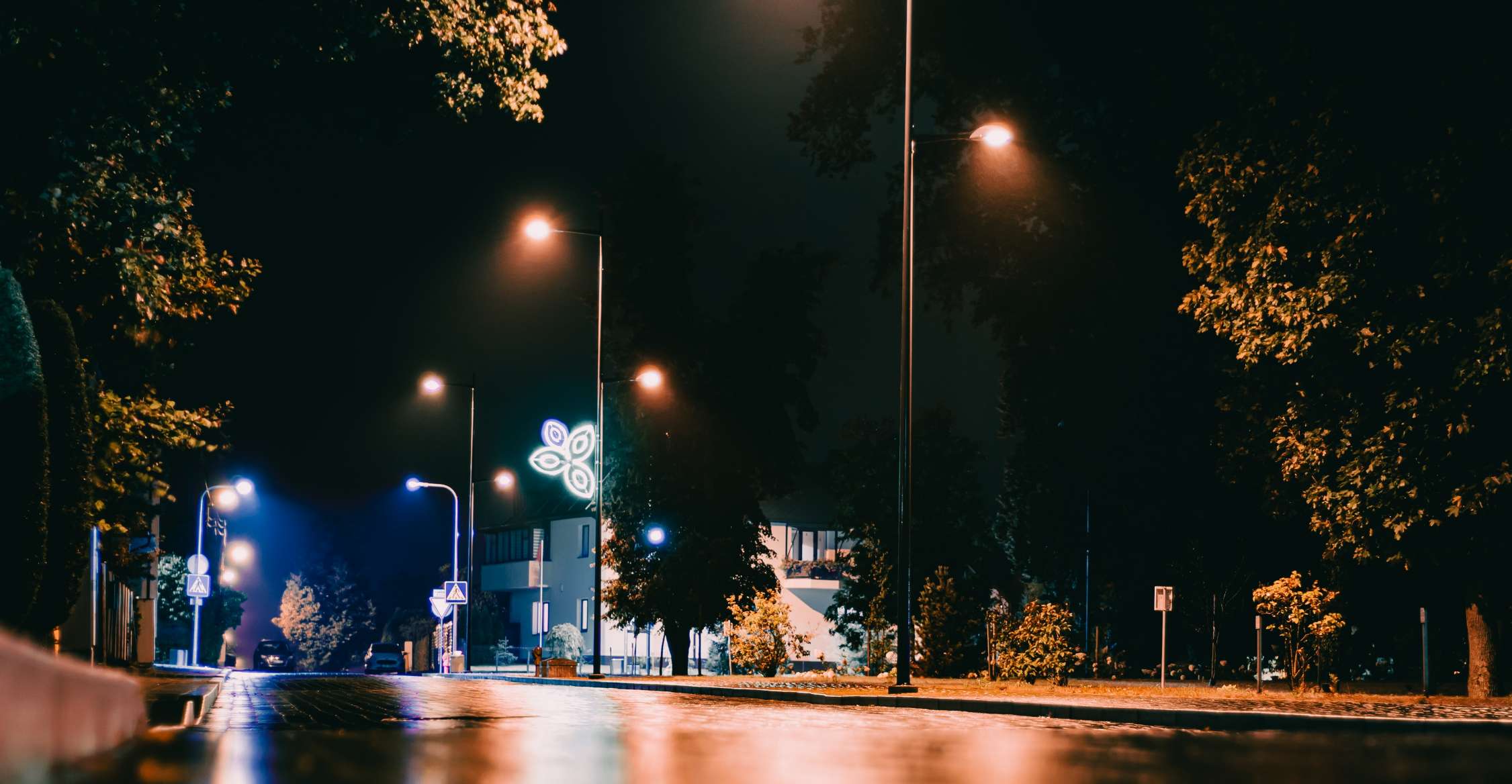 楼宇自控系统，弱电设备监控，高效建筑管理，减少人工成本