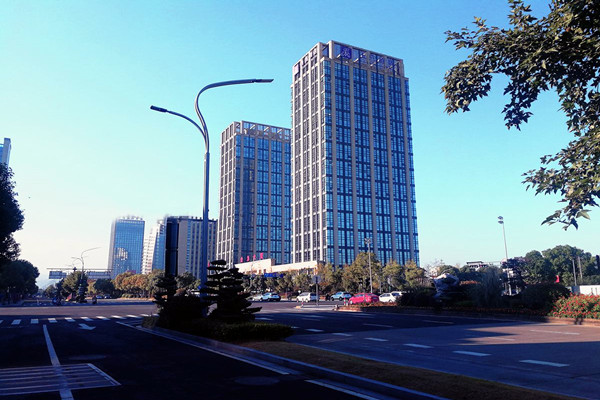 楼宇智能化专业化、系统化、节能化特点！(图1)